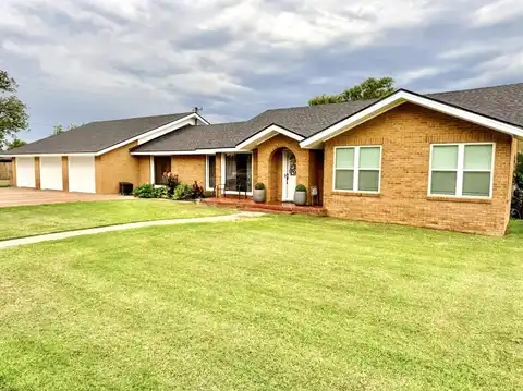 400 Ave H, Olton, TX 79064