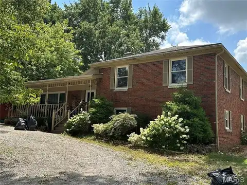 620 Hillcrest Drive, Lebanon, IL 62254
