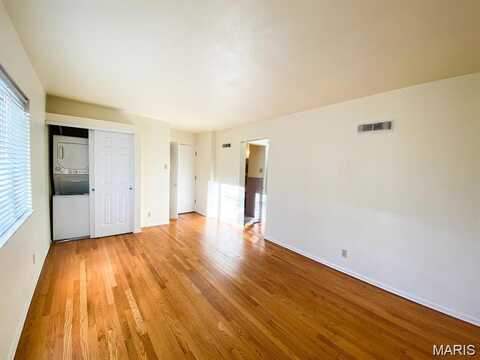 205 Monclay Ct, Saint Louis, MO 63122