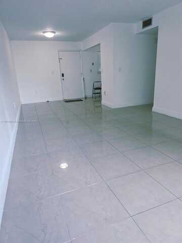 365 NE 125th St, North Miami, FL 33161