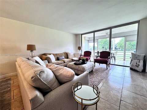 901 W Cypress Ln, Pompano Beach, FL 33069