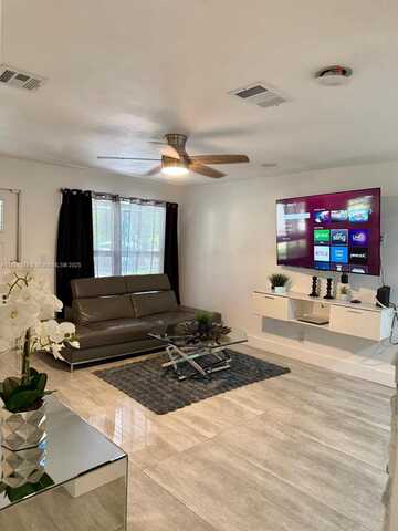 5737 Freedom St, Hollywood, FL 33021