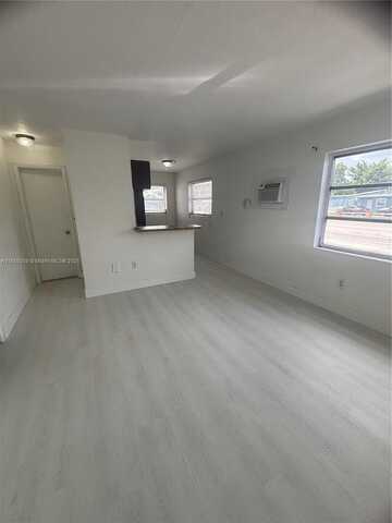 1400 W 29th St, Hialeah, FL 33012