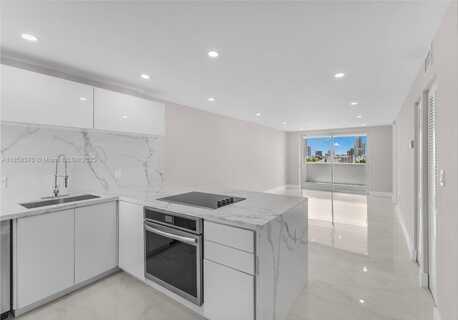 1331 Lincoln Rd, Miami Beach, FL 33139
