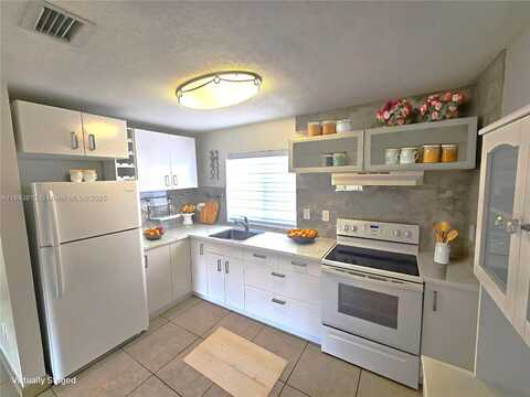 2775 W 61st St, Hialeah, FL 33016