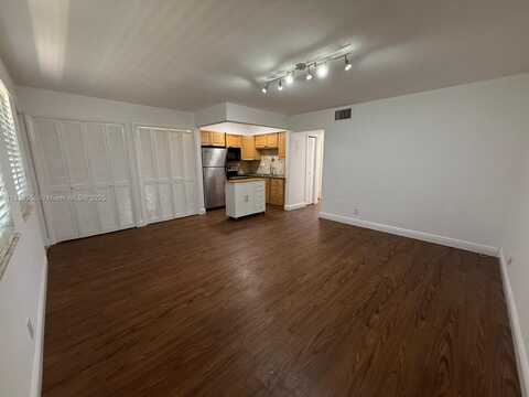 4050 NE 12th Ter, Oakland Park, FL 33334