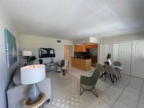 4050 NE 12th Ter, Oakland Park, FL 33334