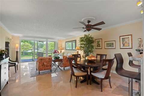 350 Oaks Ln, Pompano Beach, FL 33069