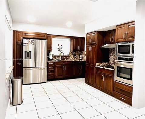 10450 SW 43rd St, Miami, FL 33165