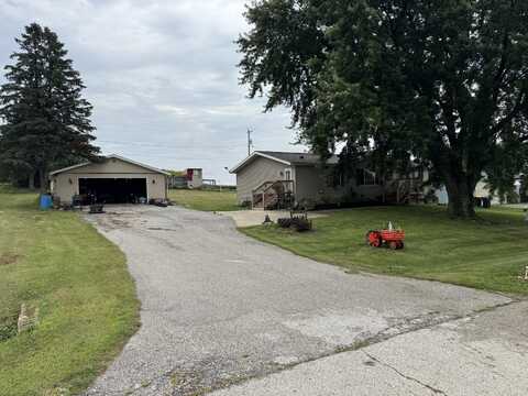 1753 Cedarview Dr, Saint Cloud, WI 53079