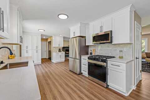 899 Tara Hill -, Hartford, WI 53027