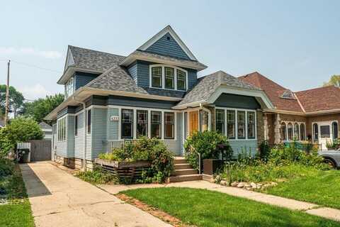 4233 N Larkin St, Shorewood, WI 53211