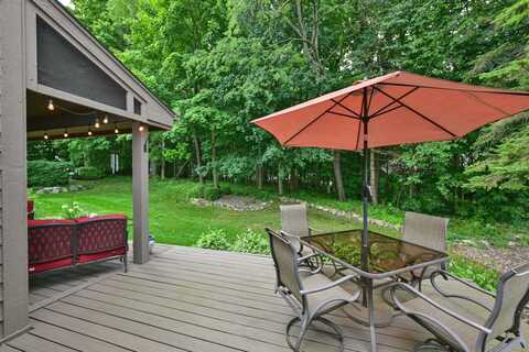 N81w13635 Golfway Dr, Menomonee Falls, WI 53051