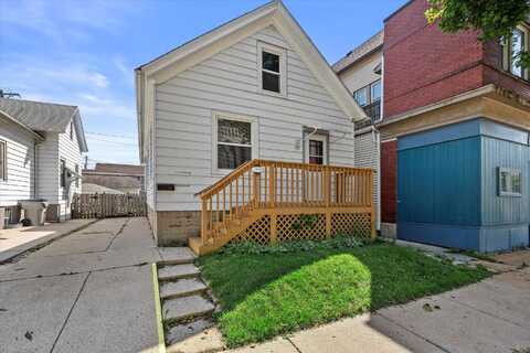 909 E Clarke St, Milwaukee, WI 53212