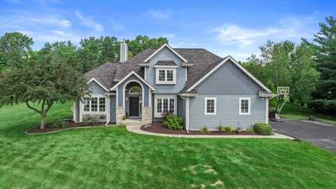 N76w24944 Ridgefield Dr, Sussex, WI 53089