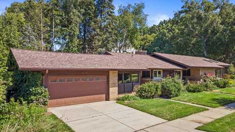 504 Brookdale Ct, South Milwaukee, WI 53172