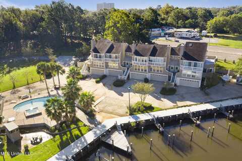 717 Bienville Boulevard, Ocean Springs, MS 39564
