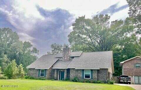 135 Westwood Drive, Vicksburg, MS 39183
