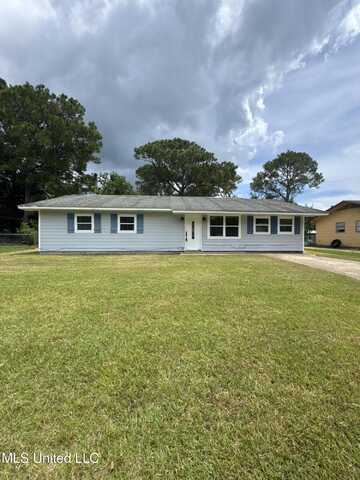6608 Columbus Circle, Ocean Springs, MS 39564