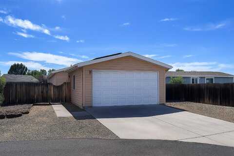 834 NE Paiute Court, Redmond, OR 97756