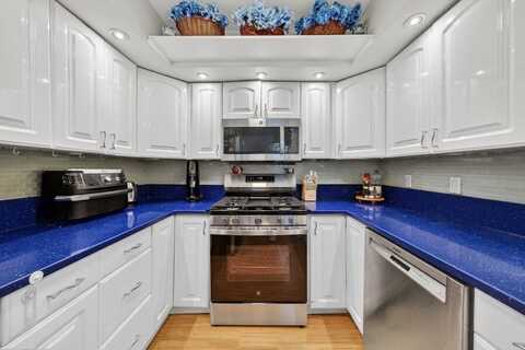 56 Laurelwood Dr, Stoughton, MA 02072