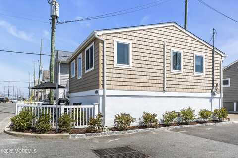 124 W Chadwick Way, Lavallette, NJ 08735