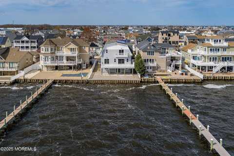 51 Bay Shore Drive, Toms River, NJ 08753