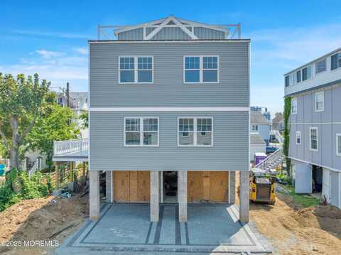 10 5th Street, Highlands, NJ 07732