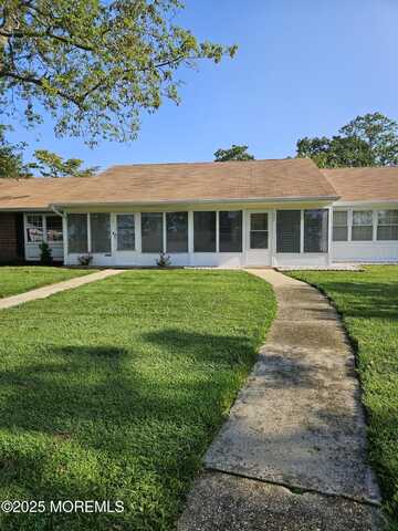 935b Thornhill Court, Lakewood, NJ 08701