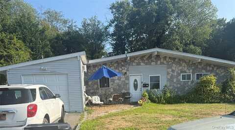 42 Richmond Street, Islip, NY 11751