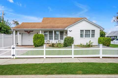 16 Washington Avenue, Hicksville, NY 11801