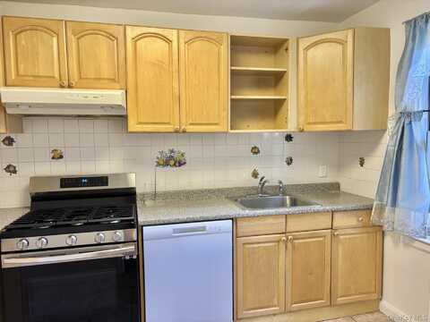 3 Edwards Street, Roslyn Heights, NY 11577