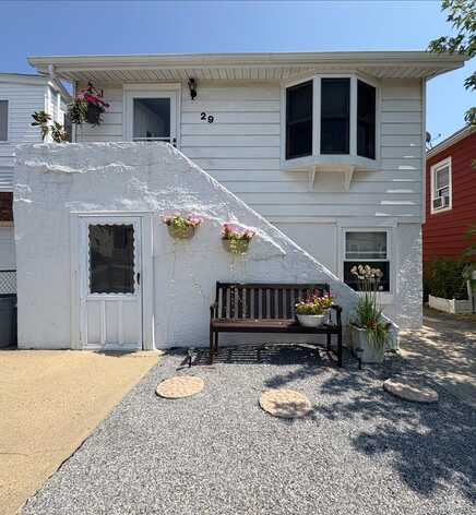 29 Newport Road, Island Park, NY 11558