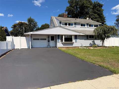 17 Stevedore Lane, Levittown, NY 11756
