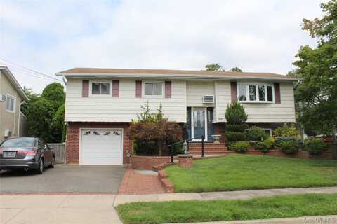 215 N Syracuse Avenue, Massapequa, NY 11758