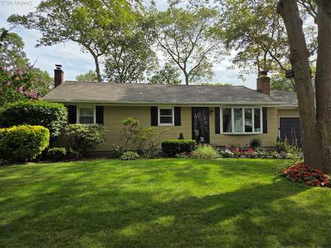 376 Grace Street, Holbrook, NY 11741