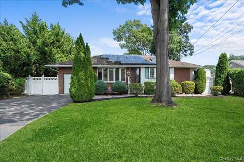 291 W 4th Street, Deer Park, NY 11729