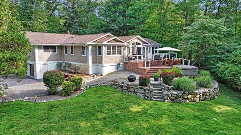 83 Maple Brook Road, Tuxedo Park, NY 10987