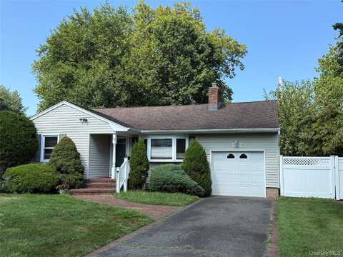 29 Newmarket, Syosset, NY 11791