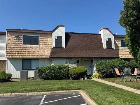 138 N Pointe Circle, Coram, NY 11727