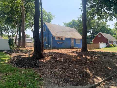 20 Lehigh Avenue, Centereach, NY 11720