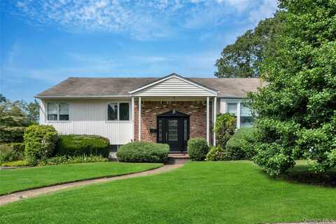 2 Blueberry Lane, Oyster Bay, NY 11771