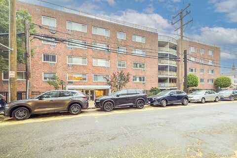 101 Clinton Avenue, Mineola, NY 11501