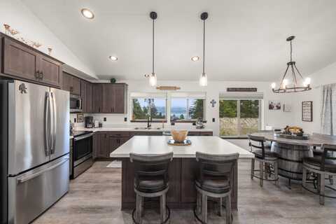 286 Lakeview Drive, Lakeside, MT 59922