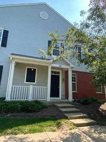 201 Springbrook Trail S, Oswego, IL 60543