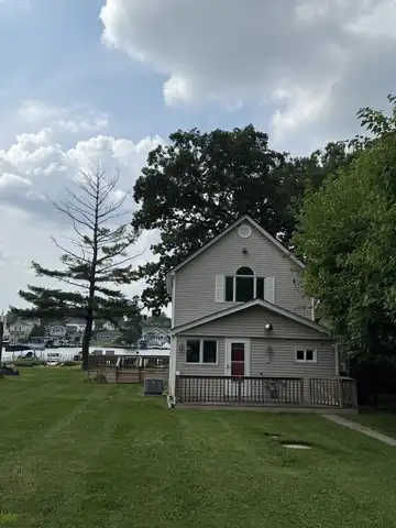 1809 N Woodlawn Park Avenue, McHenry, IL 60051
