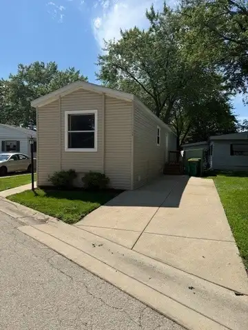 1144 Lakewood Road, Elgin, IL 60123