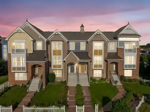 4197 Royal Mews Circle, Naperville, IL 60564