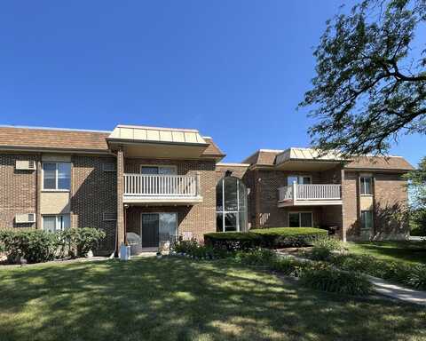 2415 N KENNICOTT Drive N, Arlington Heights, IL 60004