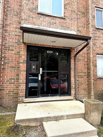1001 Buccaneer Drive, Schaumburg, IL 60173